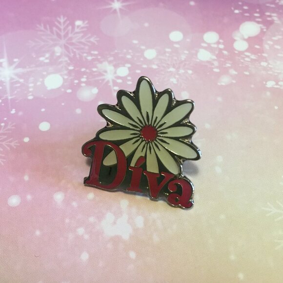 Drama Three Pin Lot Divas, Stars and Theatres - Picture 3 of 14